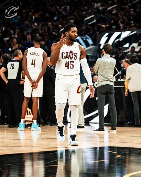 Live stream: Cavaliers 118, Warriors 110 .